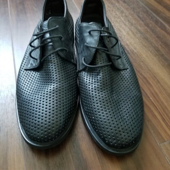 Shoes - Picture 3 of 7